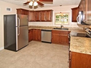 10118 Holaday Dr in Carmel, IN - Building Photo - Building Photo