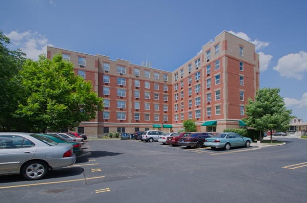 Senior Suites of Jefferson Park in Chicago, IL - Foto de edificio