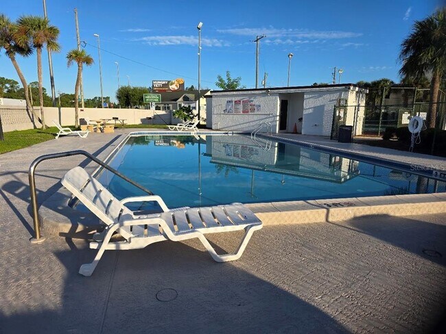 9004 Tudor Dr in Tampa, FL - Building Photo - Building Photo