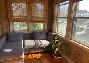 27 Princeton St, Unit 2 in Medford, MA - Foto de edificio - Building Photo