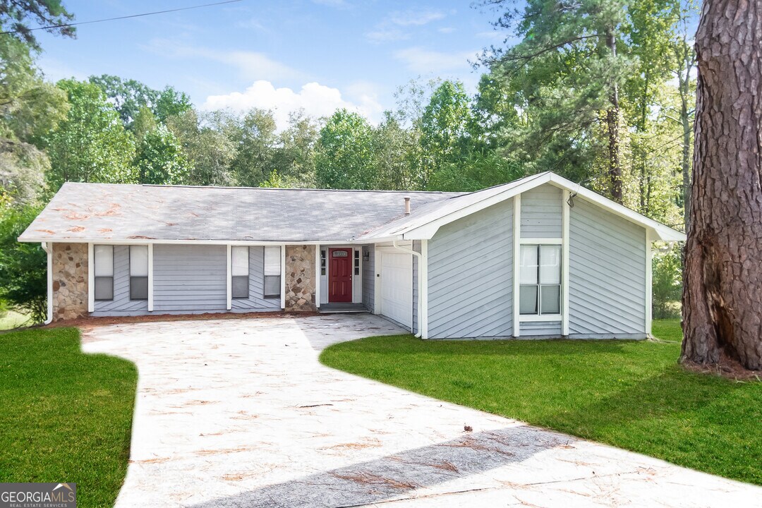 356 Montgomery Pl in Jonesboro, GA - Building Photo