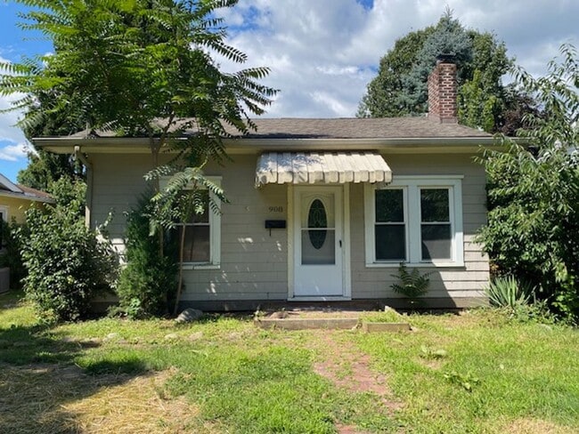 property at 908 Davis St