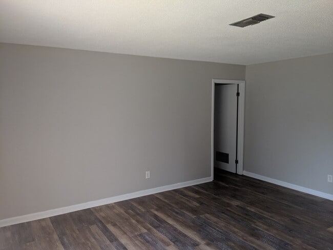 property at 213 S Oak Ave