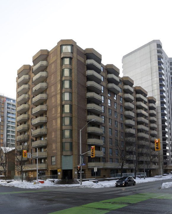 McAuley Place in Ottawa, ON - Building Photo