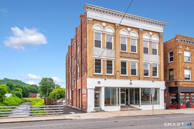 120 E Main St in Torrington, CT - Building Photo - Building Photo