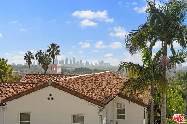 2332 Nottingham Ave in Los Angeles, CA - Building Photo - Building Photo