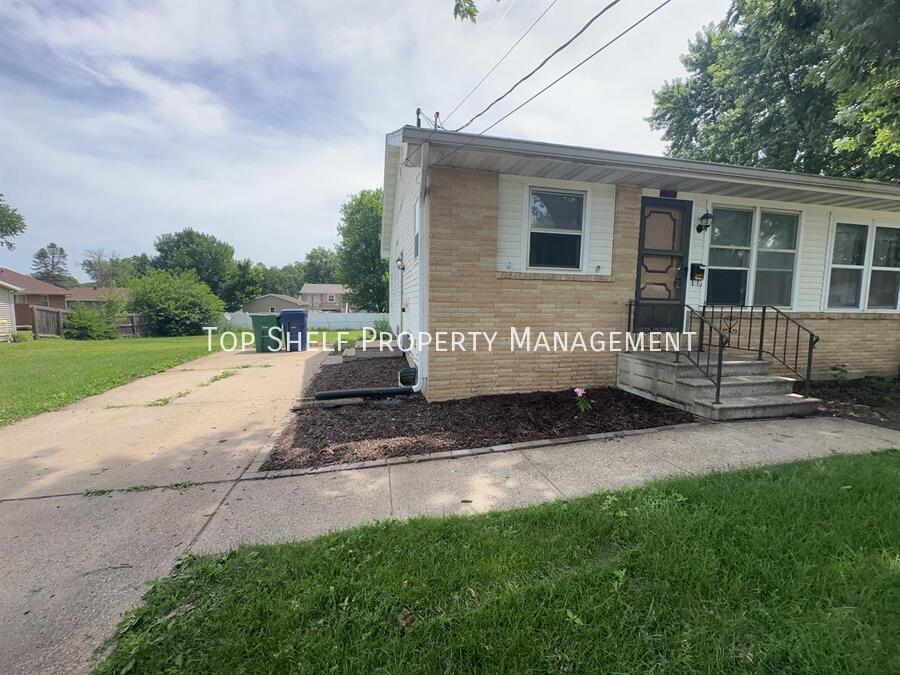 4323 67th St in Urbandale, IA - Building Photo