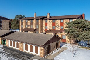 Orlan Brook Apartments in Orland Park, IL - Building Photo