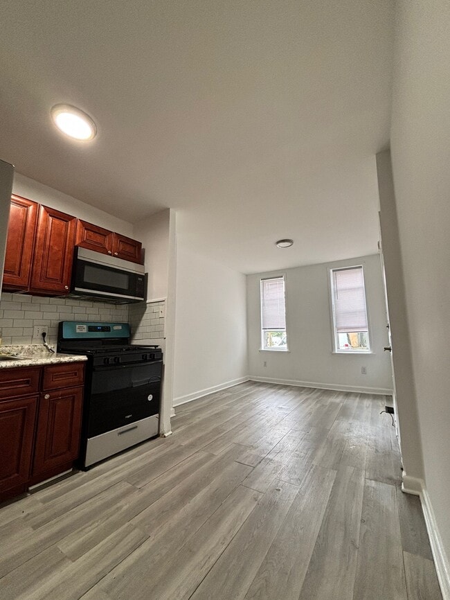 894 N 42nd St, Unit 1st Floor