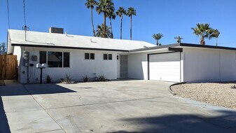 42405 Iowa st, Unit 42405 Iowa St. #1 in Palm Desert, CA - Building Photo