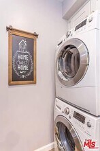 1221 Kings Rd in West Hollywood, CA - Building Photo - Building Photo