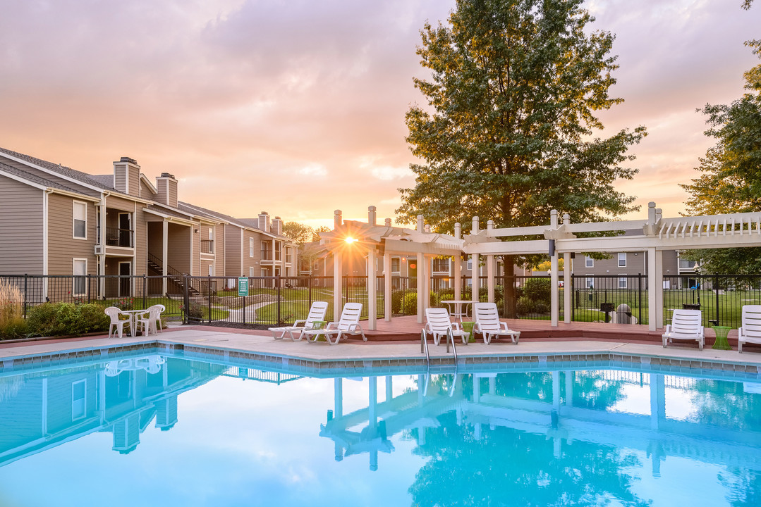 Trails at Lakeside in Indianapolis, IN - Foto de edificio