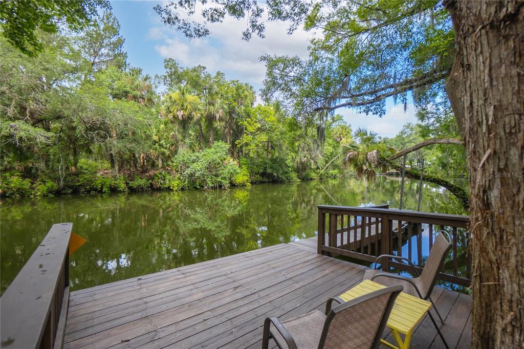 28 River Trail Dr in Inglis, FL - Building Photo