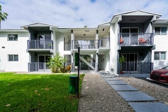 465 NE 59th St in Miami, FL - Building Photo - Building Photo