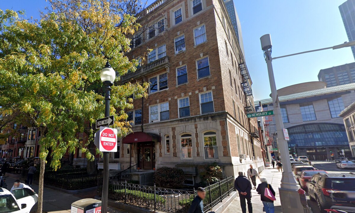 282 Newbury St, Unit 14 in Boston, MA - Foto de edificio