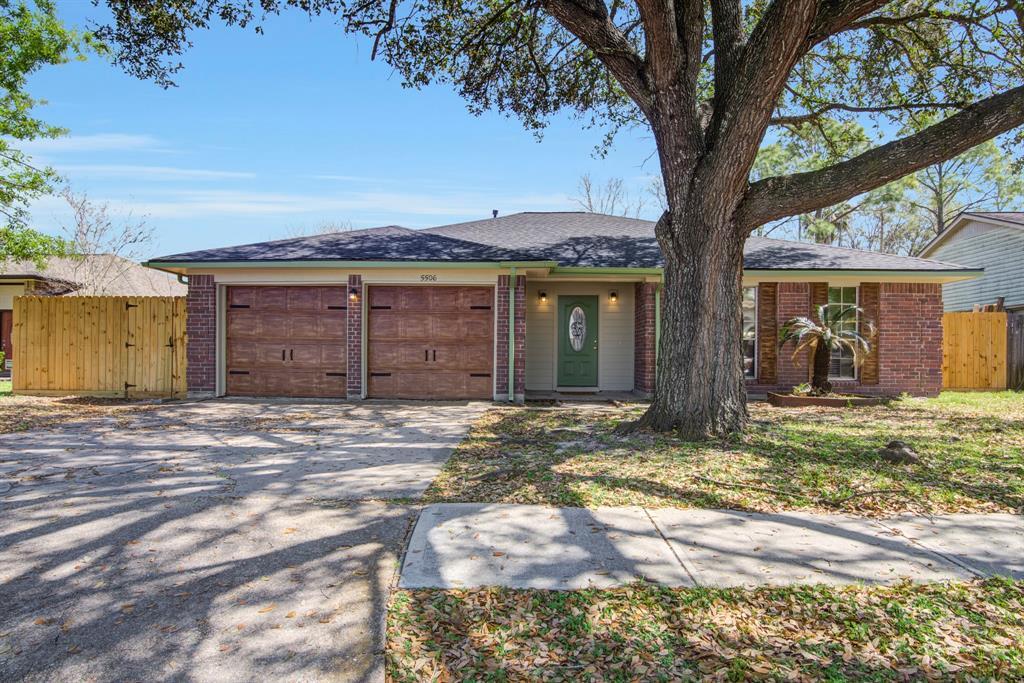 5506 Cunningham Dr in Pearland, TX - Building Photo
