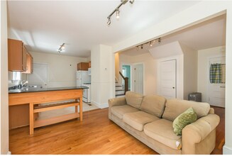 46 Hobson St, Unit 1 in Boston, MA - Foto de edificio - Building Photo