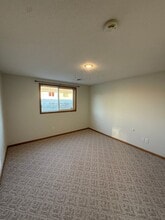1525 McIntosh Cir in Shakopee, MN - Building Photo - Building Photo