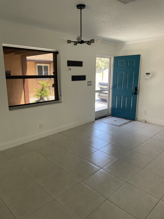 561 SE 27th Way in Boynton Beach, FL - Building Photo