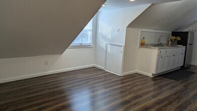 18 Ramapo Valley Rd in Oakland, NJ - Building Photo - Building Photo