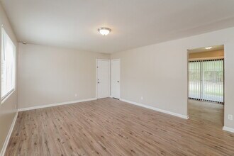 2085 Hugh Edwards Dr in Jacksonville, FL - Foto de edificio - Building Photo