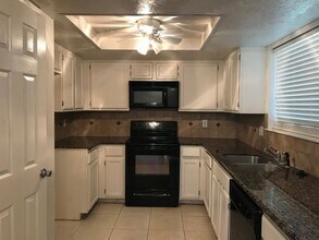 1103 Ashdale Dr in Sugar Land, TX - Building Photo - Building Photo