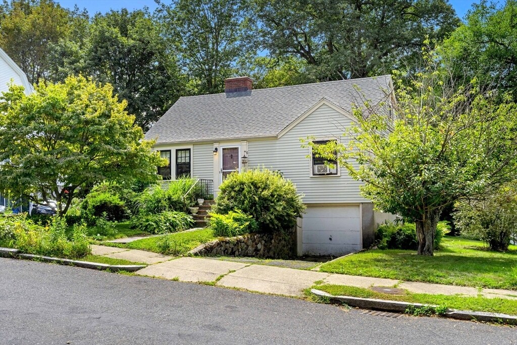 215 Renfrew St in Arlington, MA - Building Photo