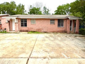 1829 E Highland Blvd in San Antonio, TX - Building Photo