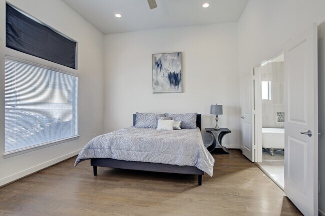 902 Roy St in Houston, TX - Foto de edificio - Building Photo