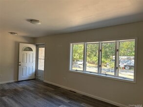 70 J T Blvd in Riverhead, NY - Building Photo - Building Photo