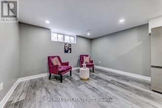 2 Horizon Crescent in Toronto, ON - Building Photo - Building Photo