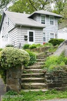 28 Locust St, Unit 2 in Greenwich, CT - Building Photo