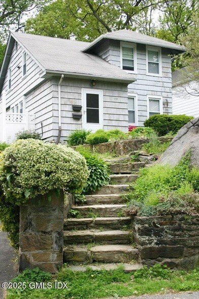 28 Locust St, Unit 2 in Greenwich, CT - Building Photo