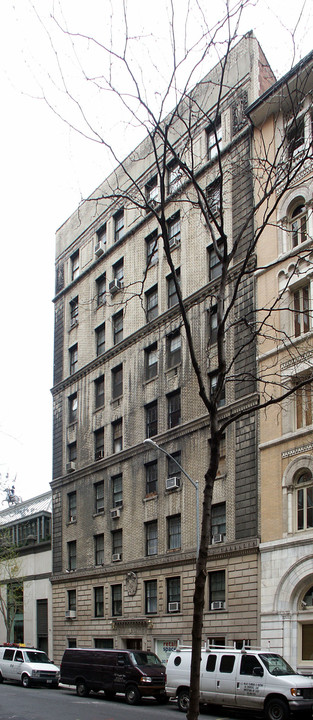 27-33 E 62nd St in New York, NY - Building Photo