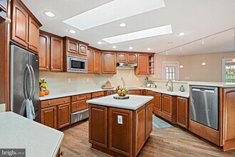 2918 Glenvale Dr in Fairfax, VA - Building Photo - Building Photo