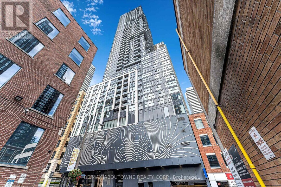 87-4187 Peter St in Toronto, ON - Building Photo