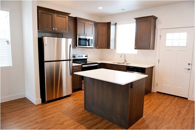 372 W 200 N in Bountiful, UT - Building Photo - Building Photo