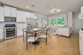 142 Volterra Ln in Dripping Springs, TX - Building Photo - Building Photo