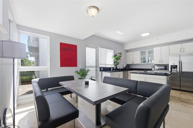 property at 832 N Victoria Park Rd