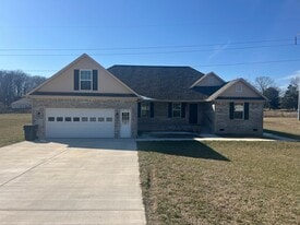 110 Sundance Dr in Lawrenceburg, TN - Building Photo