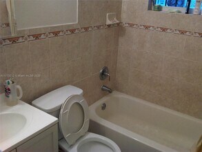 71 NE 43rd St in Miami, FL - Building Photo - Building Photo
