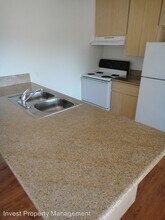 610 Iris Dr in Redding, CA - Building Photo - Building Photo