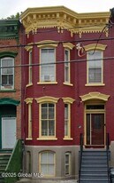 370 Clinton Ave in Albany, NY - Building Photo