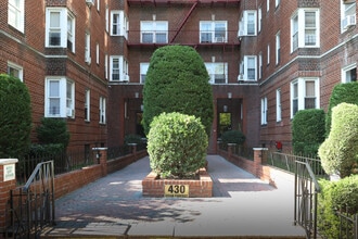430 Ocean Pky in Brooklyn, NY - Foto de edificio - Building Photo