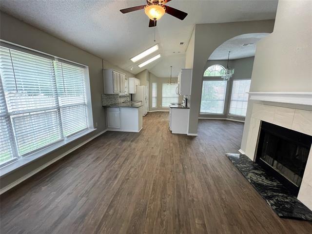 1514 Warwick Dr in Mansfield, TX - Foto de edificio - Building Photo