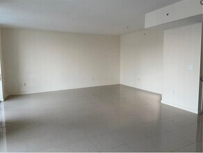 244 Biscayne Blvd, Unit 3305 in Miami, FL - Building Photo - Building Photo