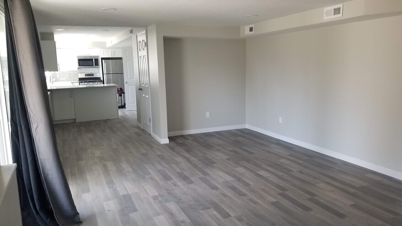 10282 Golden Willow Dr in Sandy, UT - Foto de edificio