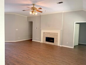 5326 Shady Maple Dr in Humble, TX - Foto de edificio - Building Photo