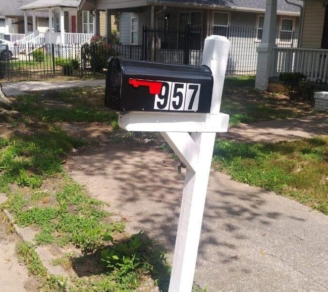 957 Harwell St NW in Atlanta, GA - Building Photo - Building Photo