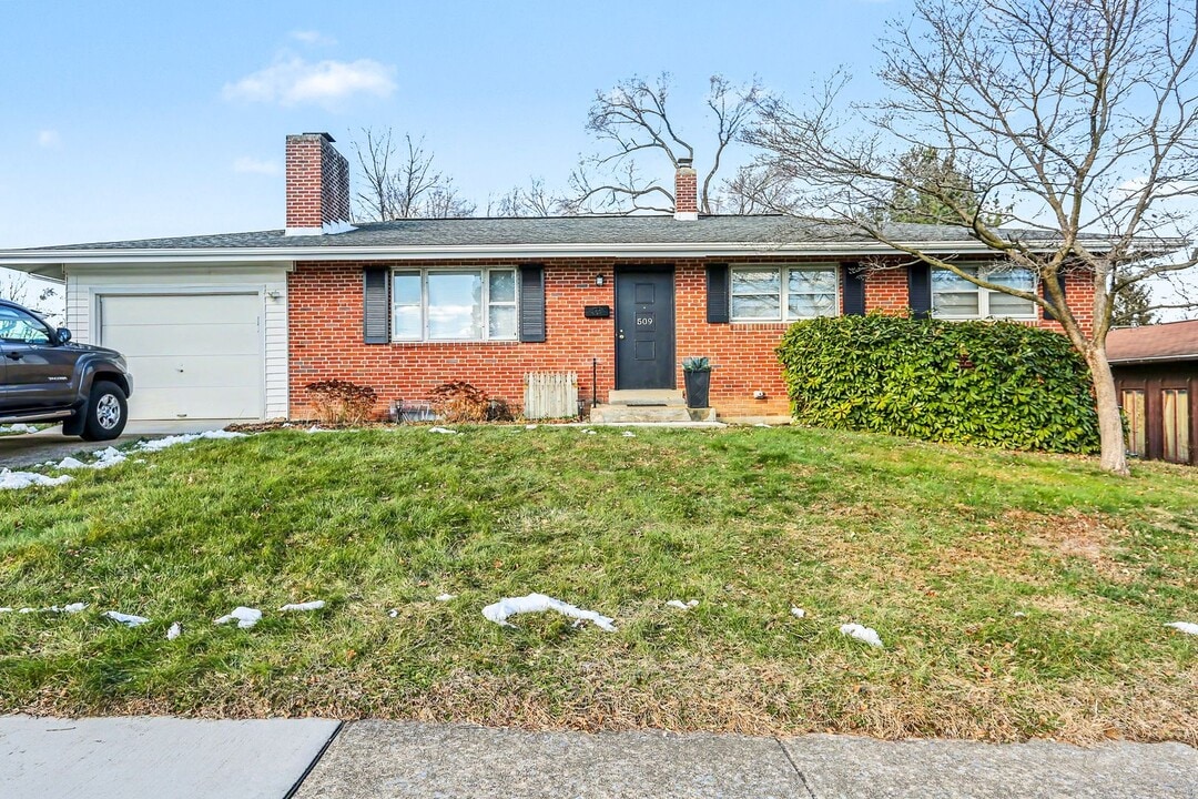509 Grandview Ave in Camp Hill, PA - Building Photo